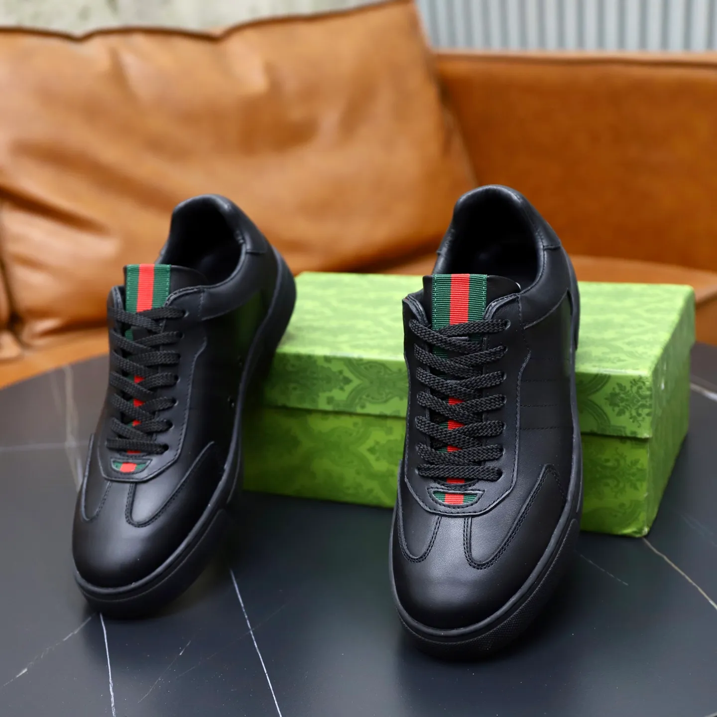Ex-factory price: 400💰🙅‍♂️🙅‍♂️🙅‍♂️ Brand: Gucci GUCCi Standard code: 38-44 (45 customized) Grade: Same as the official website Material: Original leather splicing Comfortable and breathable sheepskin lining Original wear-resistant outsole Style category: Men's fashionable casual shoes Running sneakers Distinguished luxury brand elements Top luxury Color: actual picture color